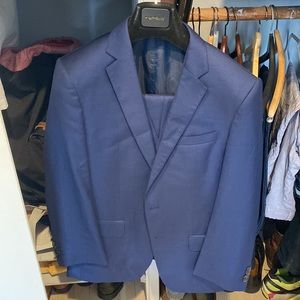 Hugo Boss blue luxurious 3 piece suite. Italian Fabric